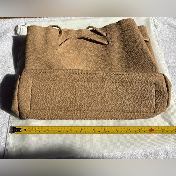 8 Other Reasons Slouchy Bucket Bag | Tan Vegan Leather - Tote NWT - Picture 5 of 10